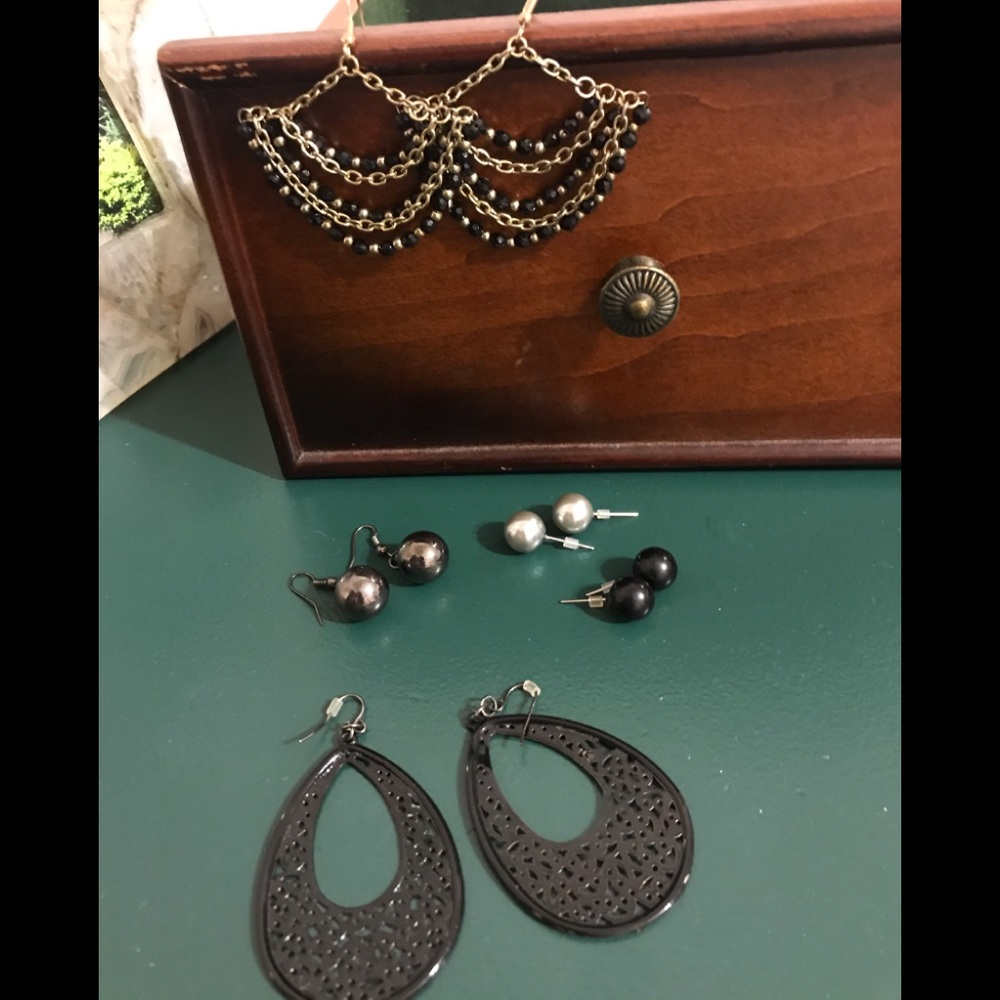 Set of black earrings 😊